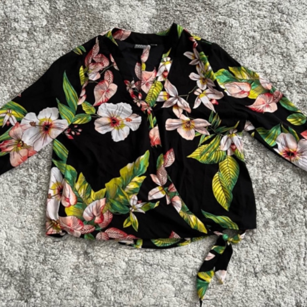 SoHo NY&Co Tropical Blouse - Floral Black